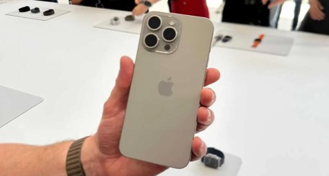 Золотий та космічно-сірий кольори можуть повернутися з iPhone 16 Pro.